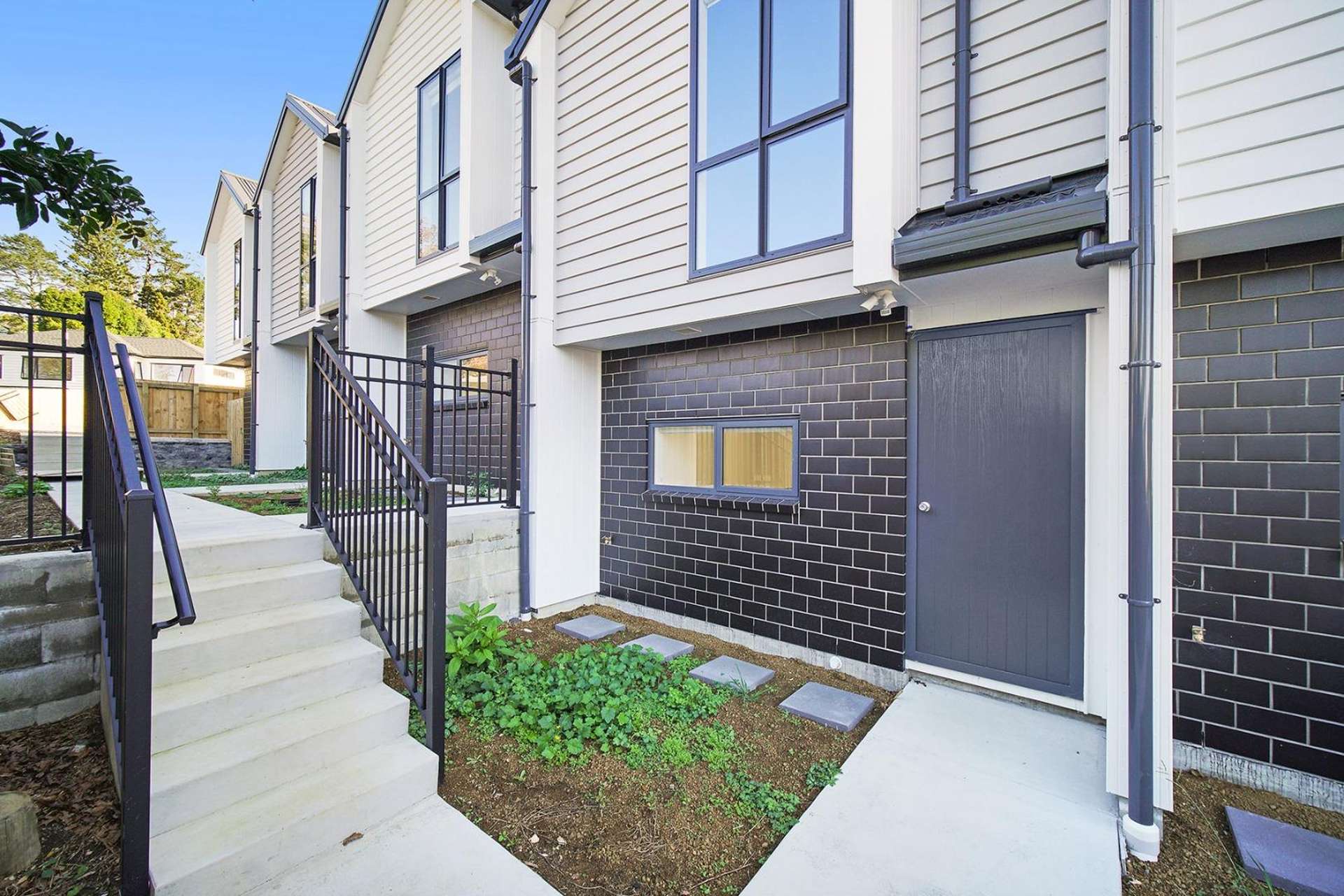 4/31 Ayton Drive 3320_0