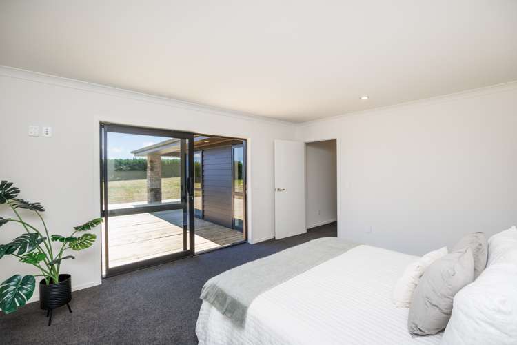 167 Spur Road West Feilding_17