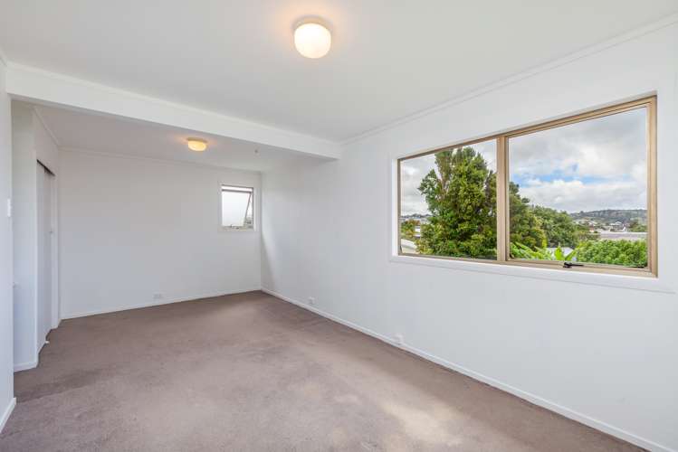 17 Piccadilly Circus Snells Beach_10