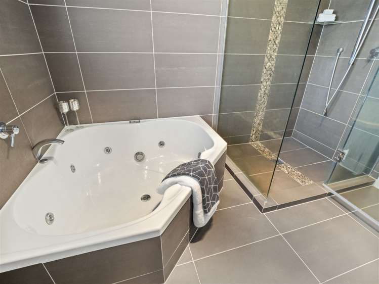 10 Robin Lane Browns Bay_20