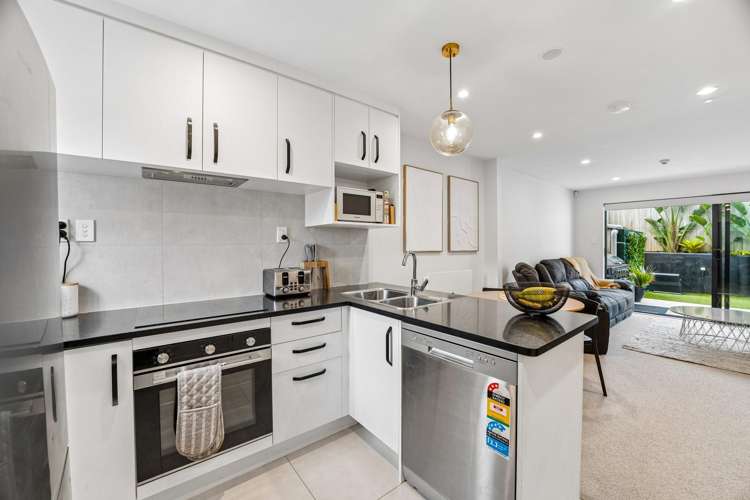 17/18 Hewlett Road Massey_4
