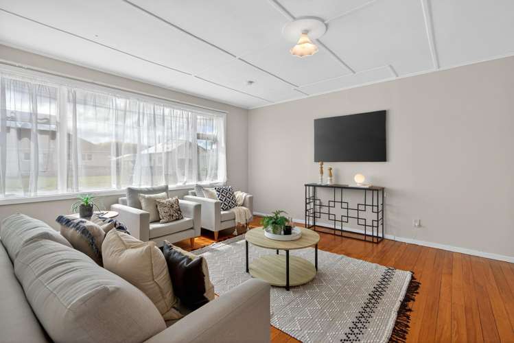 16 Hodgins Grove Naenae_4