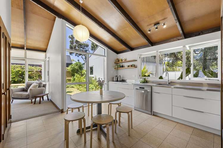 64 Wallis Street Raglan_34