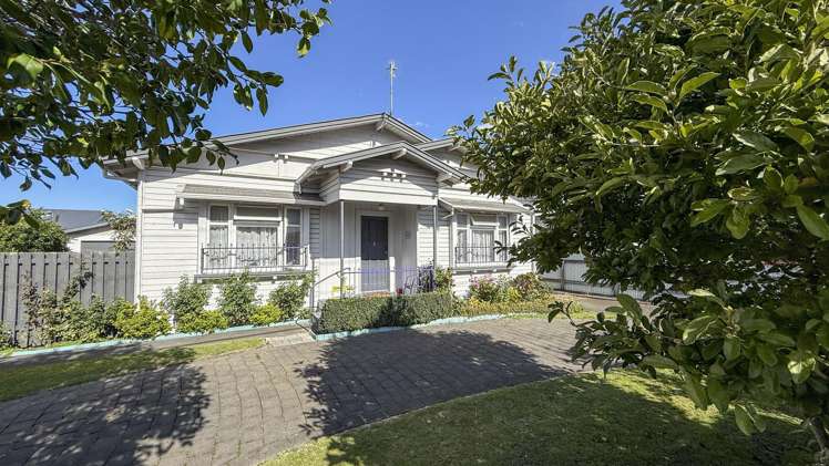 302 Willowpark Road South_0