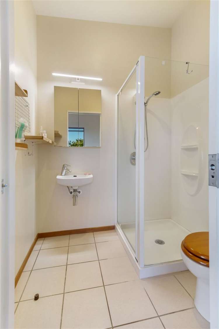 102 Trig Hill Road Onetangi_17