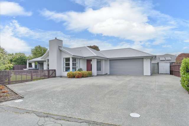 * UNDER OFFER * Private & Perfectly Positioned