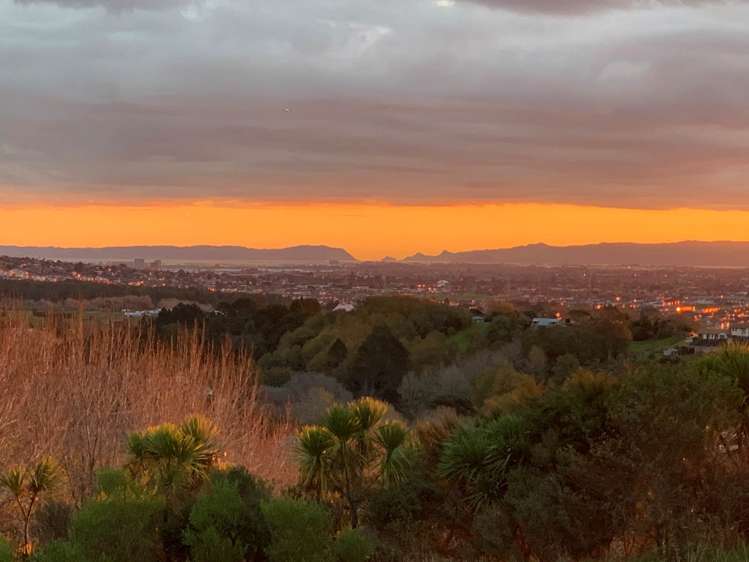 740 Redoubt Road Flat Bush_14