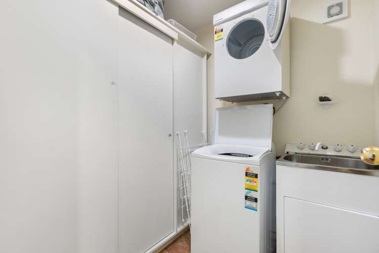 8 Elizabeth Place Kelvin Heights_17