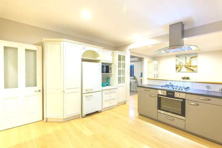 8 Coronation Street Belmont_11