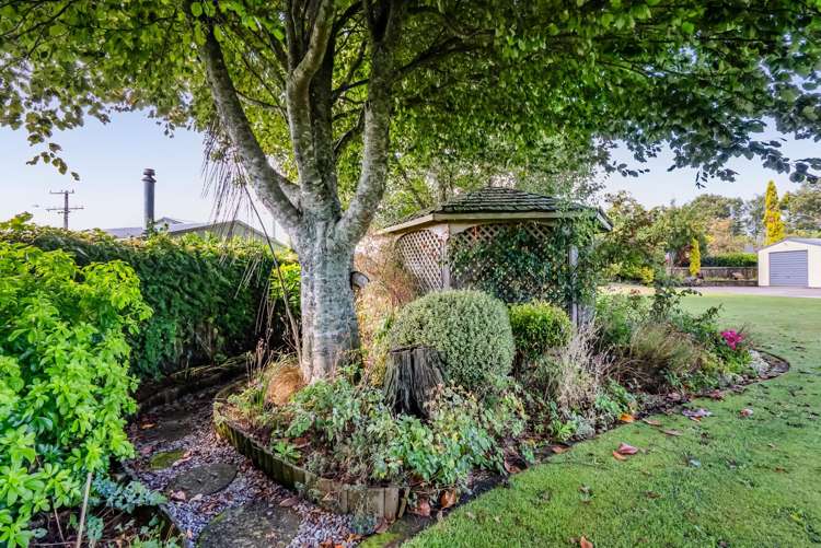 37 Pembroke Road East Stratford_36