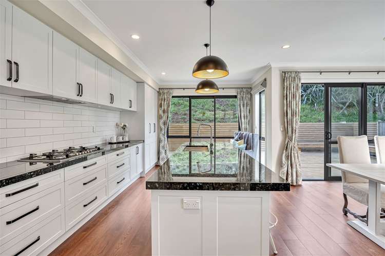 33 Remuremu Street Long Bay_23