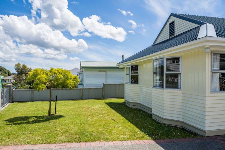 22 Helvetia Grove Naenae_2