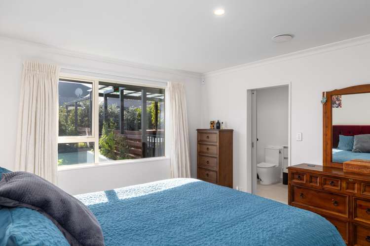 56 Travis Country Drive Burwood_12