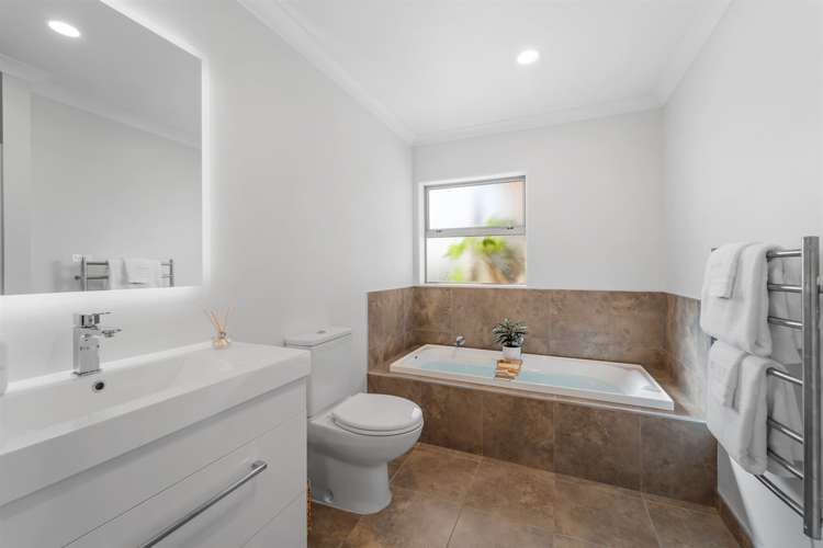 32a Centreway Road Orewa_16