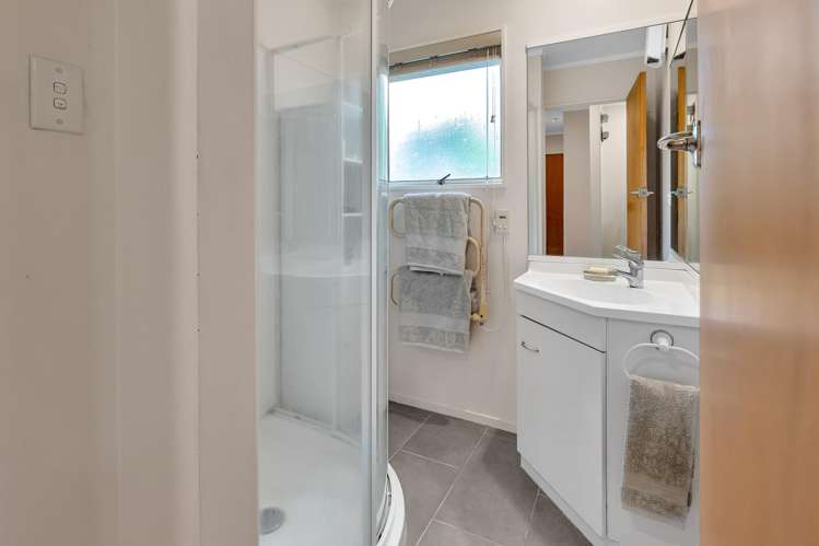 5B Robin Hood Place Onerahi_15