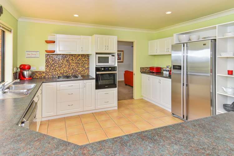 25 Castlehill Court Wattle Downs_8