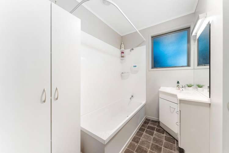 2/8 Martha Lane Manurewa_12