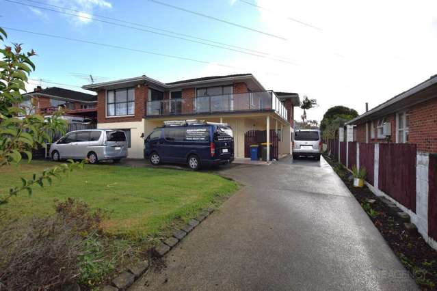 Spacious 3-Bedroom Apartment-Style Living in Te Atatū South