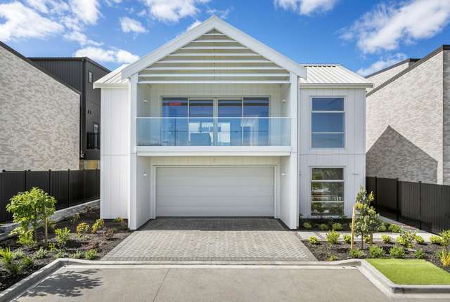 A Sunlit Sanctuary Overlooking the Racecourse