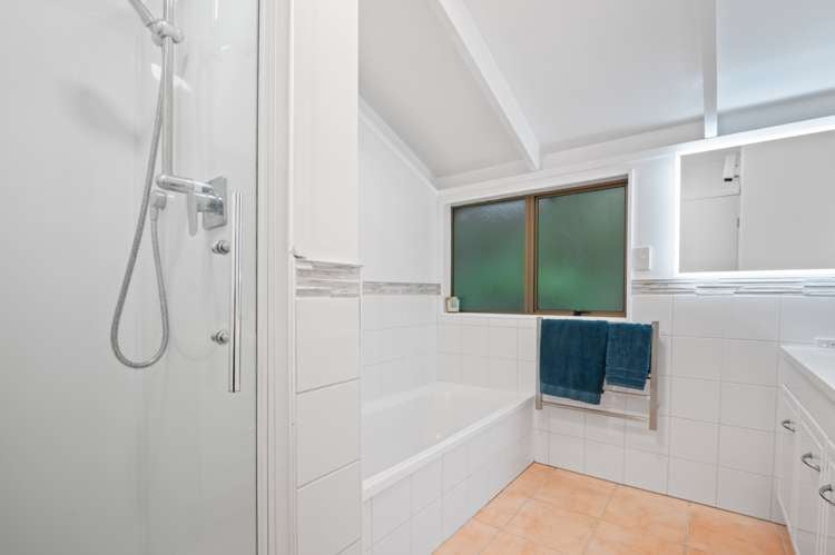 10 Raroa Terrace Waiatarua_19