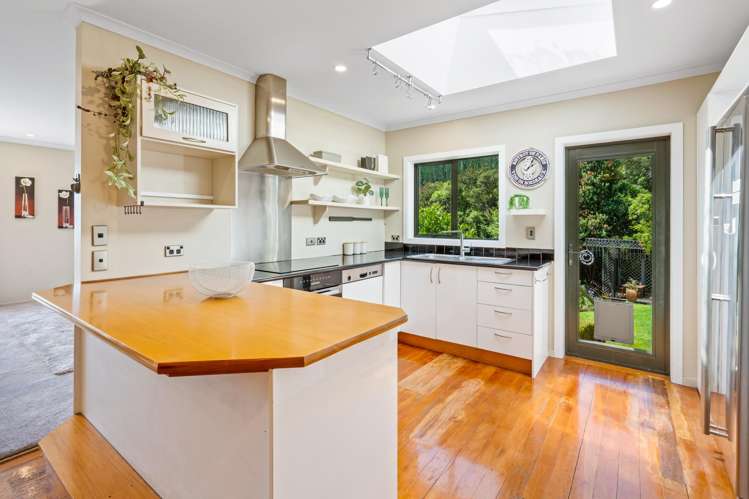 29 Thornicroft Road Waitati_10