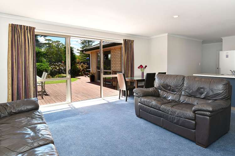 16 Aitkenhead Court Parakai_16