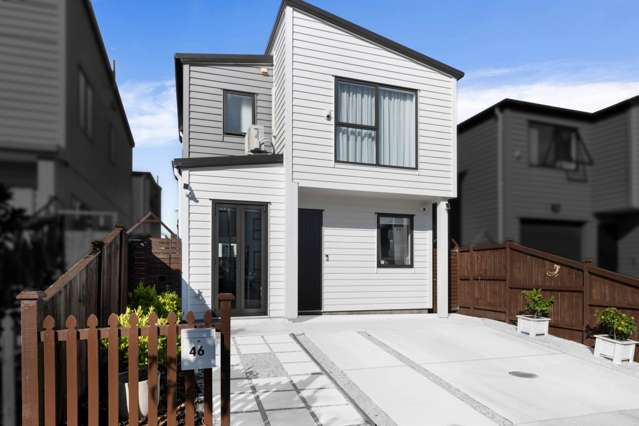 Stand Alone, Freehold, Modern & Easy to Manage...