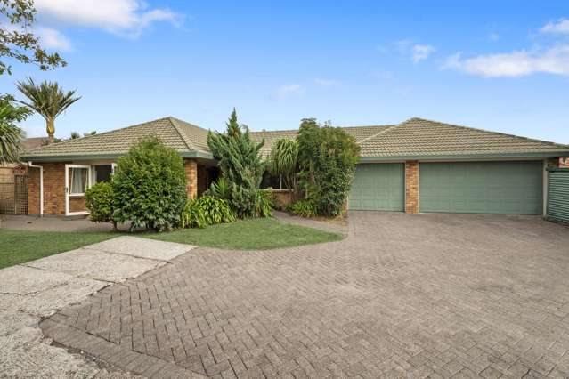 Single Level Brick & Tile on 665sqm