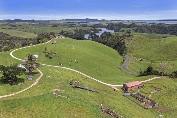 1061 Harbour Road Oparau_10