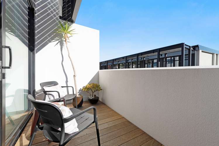 21 Erica Pabst Way Island Bay_6