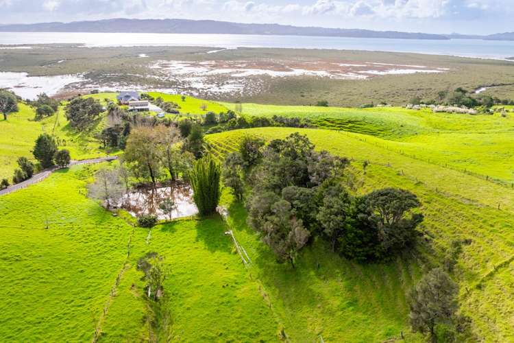 494 Takahiwai Road One Tree Point_26