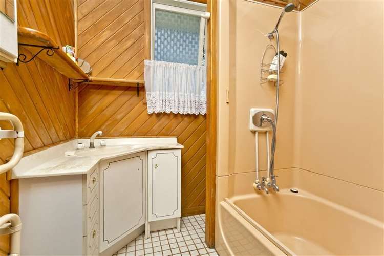 25 Totaravale Drive Totara Vale_10