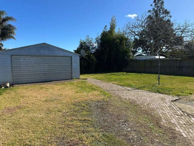Stand alone 3 bed,1 Bath with double external garage