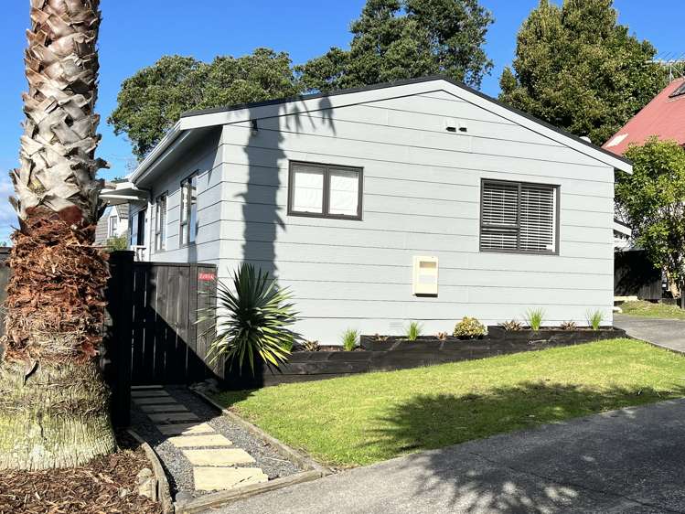 2/38a Nor'East Drive Torbay_0