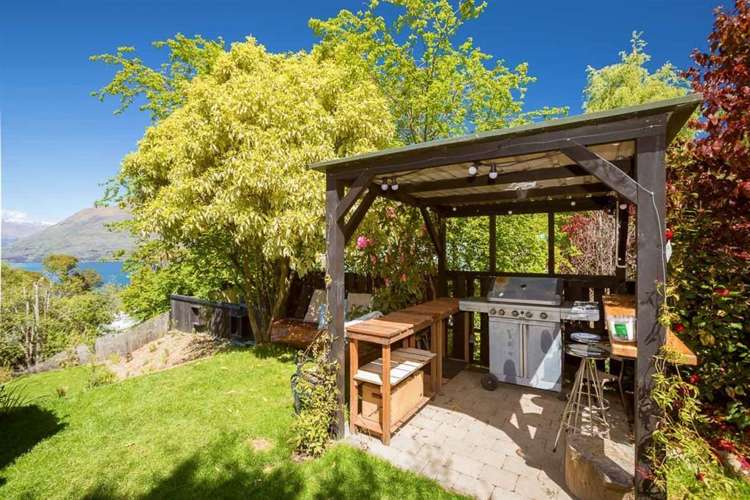 18a Arawata Terrace Fernhill/Sunshine Bay_8