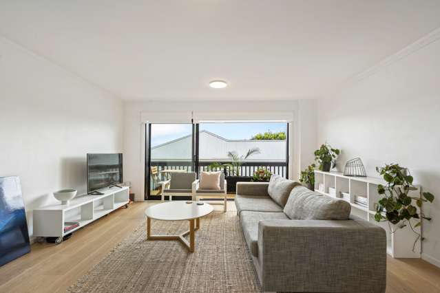 2/57 Lake Road Devonport_3