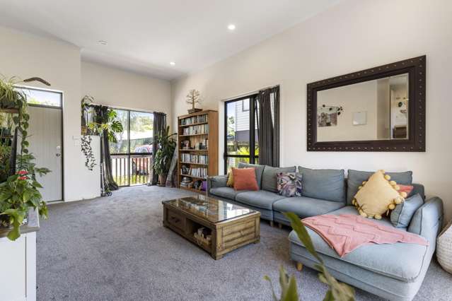 8/2 Swan Hill Drive Glen Eden_3