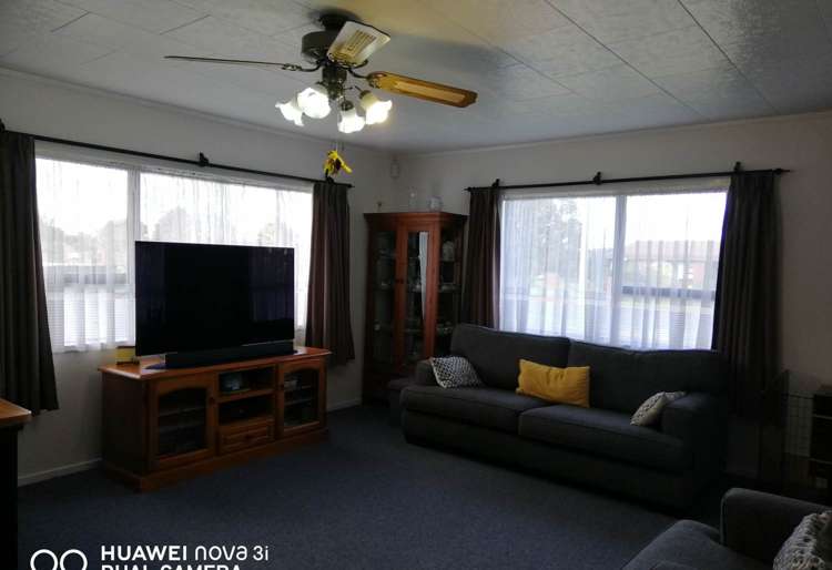 221 Mahia Road Wattle Downs_1