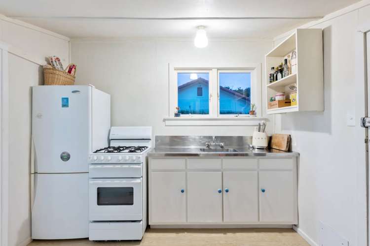 2/2 Evan Street Belmont_9