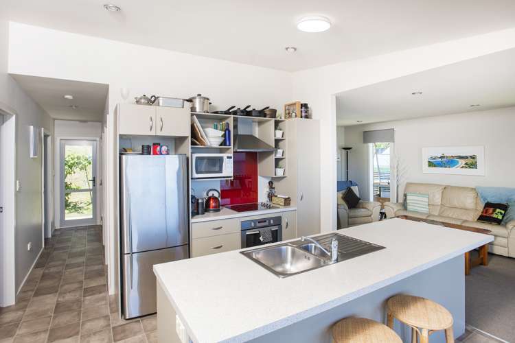 171 Beach Road Tokomaru Bay_3