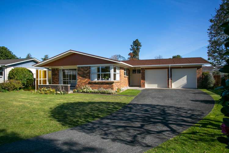 8 Woodstock Crescent Leamington_18