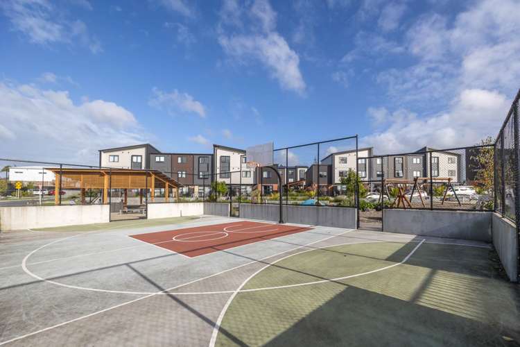 1/107 Selo Street Glen Eden_23