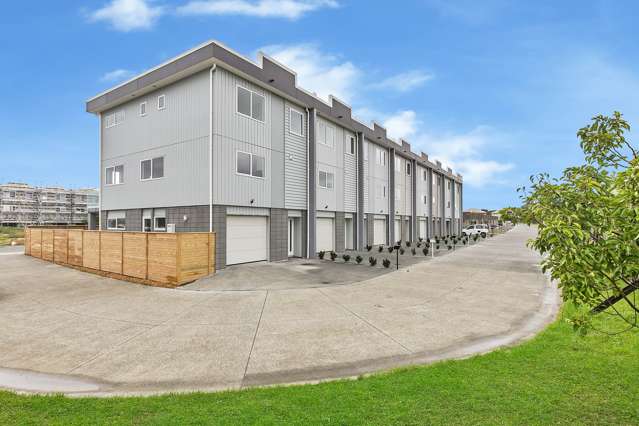 71 Bordeaux Parade Te Atatu South_1