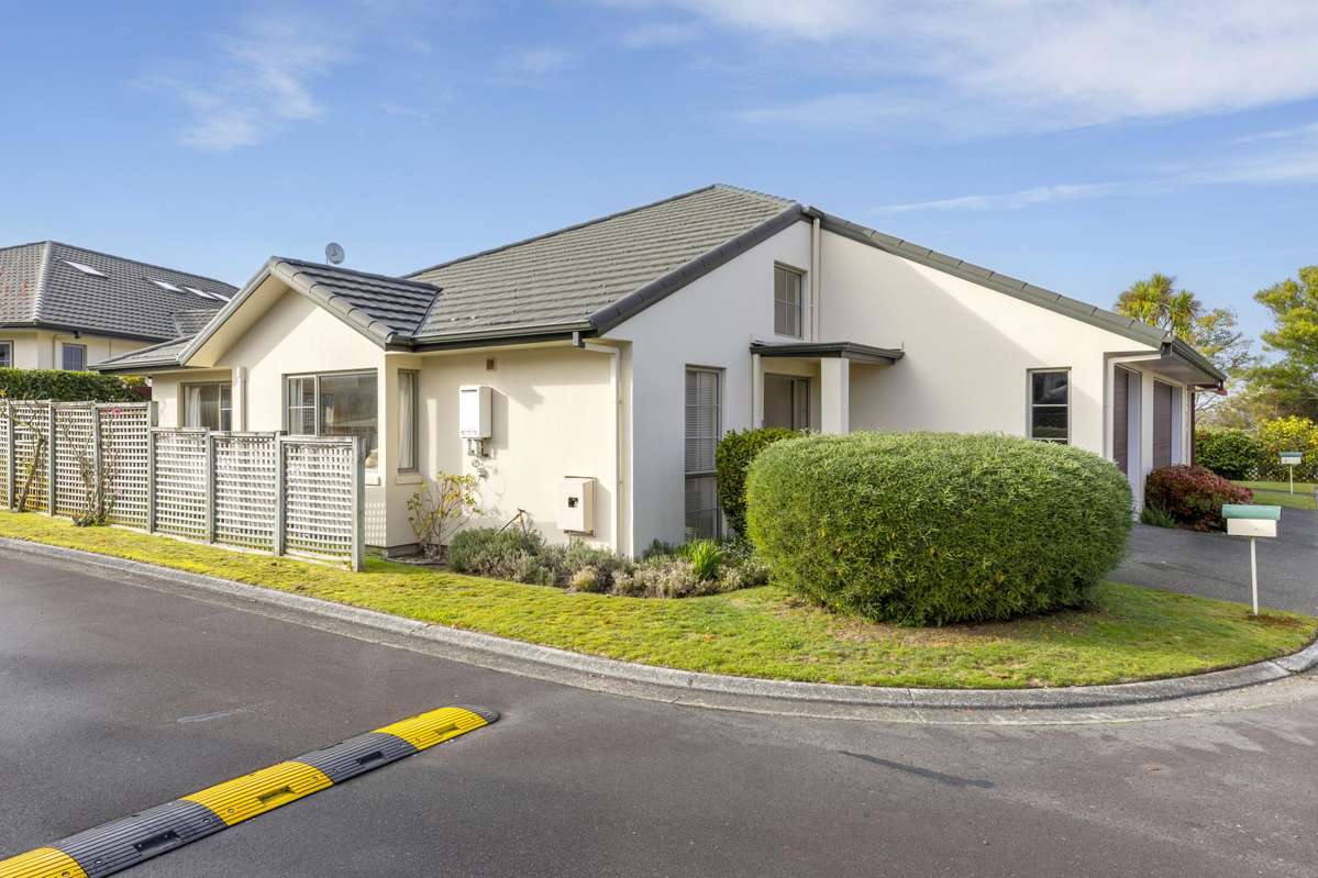 35 Lakeridge Close_0