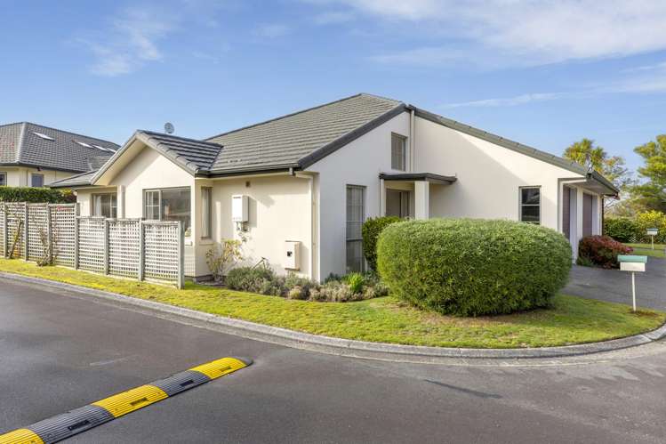 35 Lakeridge Close_0