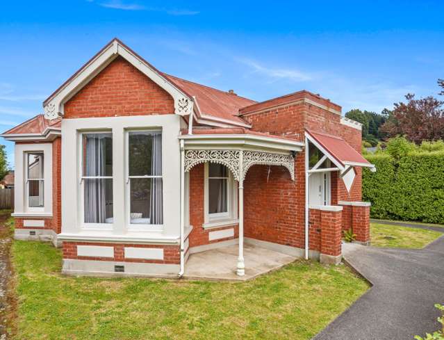 A Large Family Home on an Easy-care Section