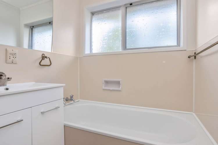 2/6 Pamela Place New Lynn_7