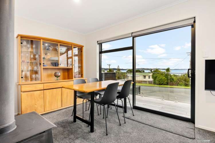 9a Piccadilly Circus Snells Beach_6