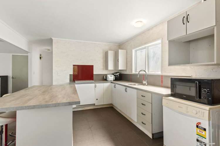 215 Vipond Road Stanmore Bay_7