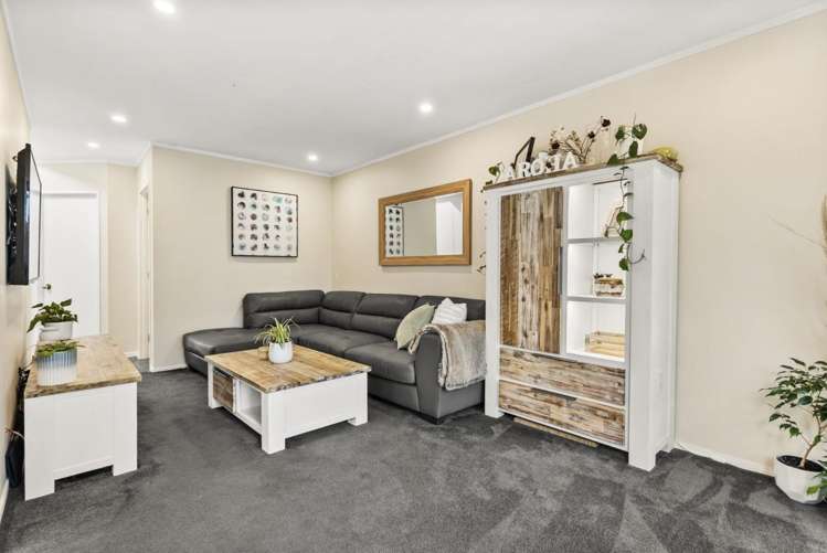 63 Pooks Road Ranui_3